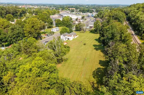 View/Area - 1329 E Main St E, Waynesboro, VA 22980 photo 6 of 15