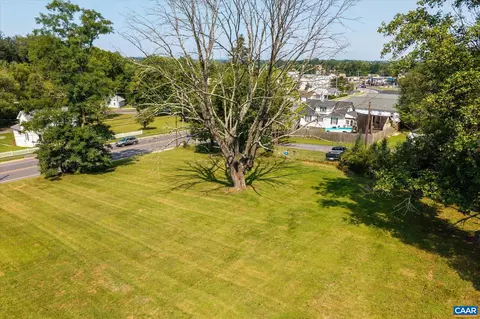 View/Area - 1329 E Main St E, Waynesboro, VA 22980 photo 14 of 15