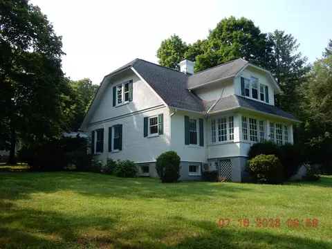 8966 Sam Snead Hwy, Hot Springs, VA 24445