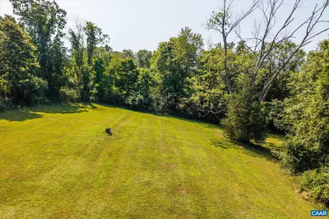 Exterior - 1325 E Main St E, Waynesboro, VA 22980 photo 13 of 16