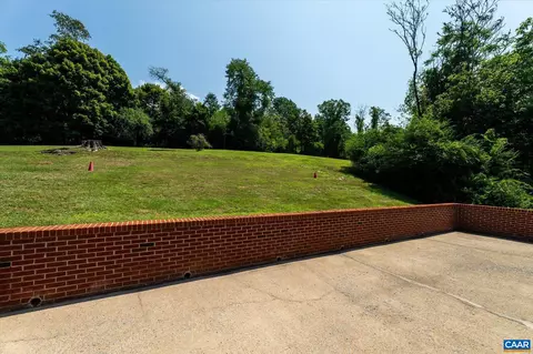 Exterior - 1325 E Main St E, Waynesboro, VA 22980 photo 6 of 16