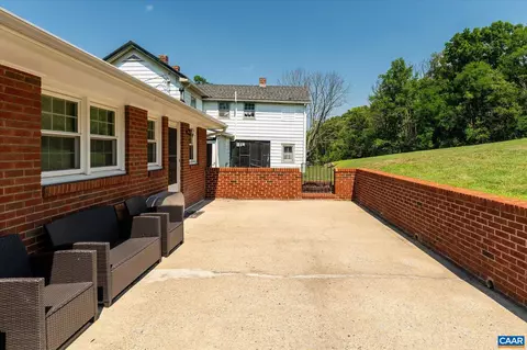 Exterior - 1325 E Main St E, Waynesboro, VA 22980 photo 7 of 16