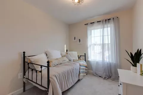Bedroom - 1663 Palomino Trl, Harrisonburg, VA 22801 photo 6 of 8