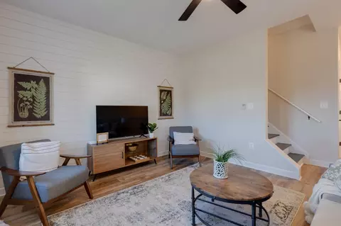 Living - 1663 Palomino Trl, Harrisonburg, VA 22801 photo 2 of 3