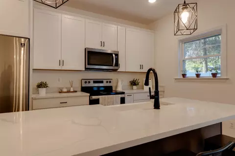 Kitchen - 1663 Palomino Trl, Harrisonburg, VA 22801 photo 4 of 7
