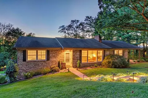 1222 Woodcrest Cir, Harrisonburg, VA 22801