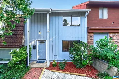 82 Woodlake Dr, Charlottesville, VA 22901