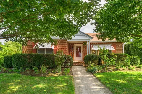 415 Carter St, Staunton, VA 24401