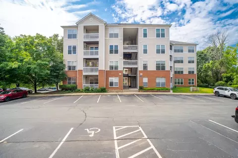 300 Riverbend Dr #2B, Charlottesville, VA 22902