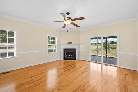 Living - 157 Bryant Dr, Waynesboro, VA 22980 photo 5 of 7