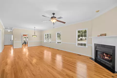Living - 157 Bryant Dr, Waynesboro, VA 22980 photo 6 of 7