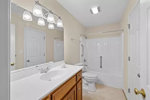 Bath - 157 Bryant Dr, Waynesboro, VA 22980 photo 4 of 8