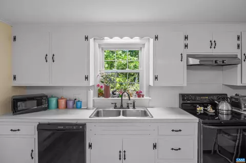 Kitchen - 56 Pine Ln, Fork Union, VA 23055 photo 5 of 5