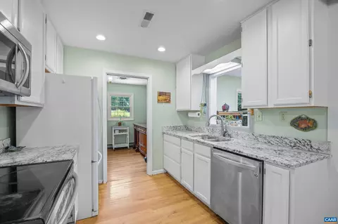 Kitchen - 56 Pine Ln, Fork Union, VA 23055 photo 3 of 5