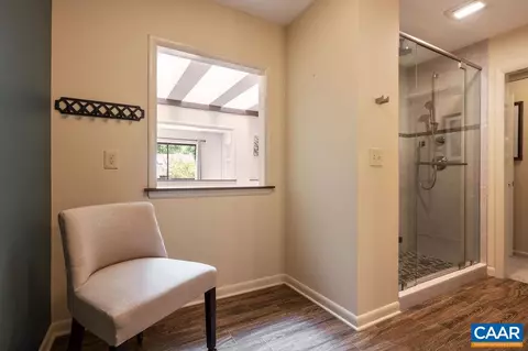 Bath - 116 Blithe Ct, Charlottesville, VA 22901 photo 5 of 8