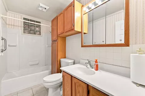 Bath - 1749 Georgetown Rd, Mount Jackson, VA 22842 photo 3 of 3