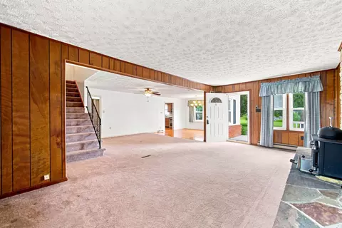Living - 1749 Georgetown Rd, Mount Jackson, VA 22842 photo 3 of 12
