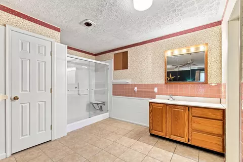 Bath - 1749 Georgetown Rd, Mount Jackson, VA 22842 photo 1 of 3
