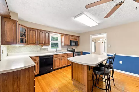 Kitchen - 1749 Georgetown Rd, Mount Jackson, VA 22842 photo 2 of 4