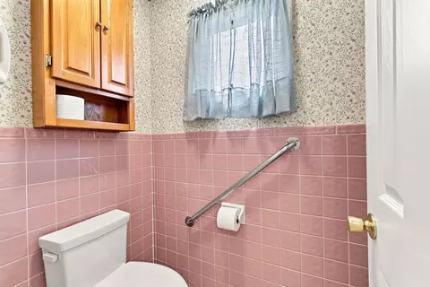 Bath - 1749 Georgetown Rd, Mount Jackson, VA 22842 photo 2 of 3