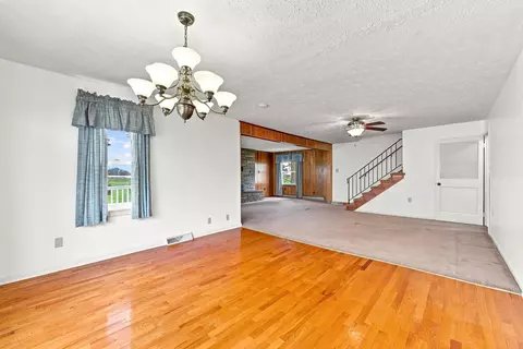 Living - 1749 Georgetown Rd, Mount Jackson, VA 22842 photo 8 of 12