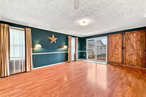 Living - 1749 Georgetown Rd, Mount Jackson, VA 22842 photo 11 of 12