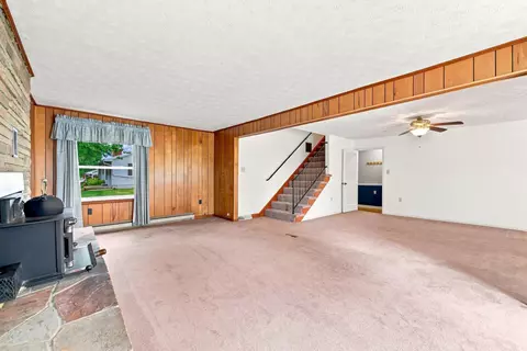 Living - 1749 Georgetown Rd, Mount Jackson, VA 22842 photo 5 of 12