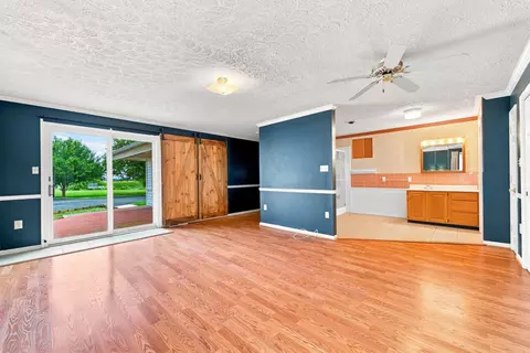 Living - 1749 Georgetown Rd, Mount Jackson, VA 22842 photo 10 of 12