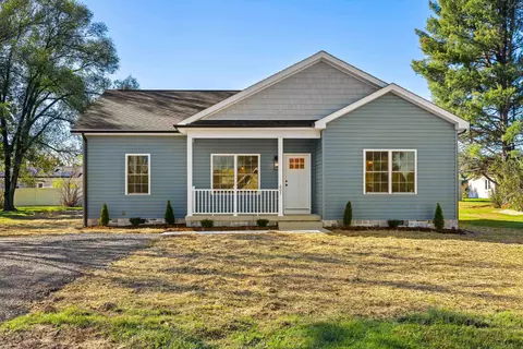 607 6th St, Grottoes, VA 24441