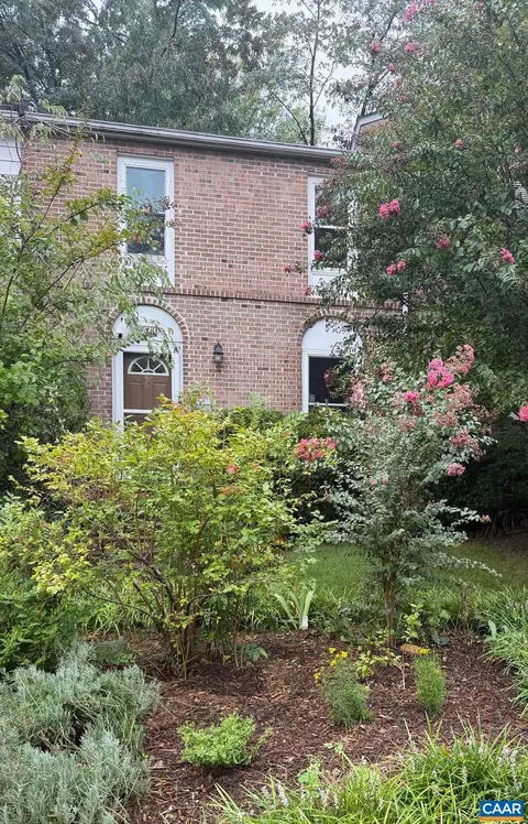 118 Scarborough Pl, Charlottesville, VA 22903