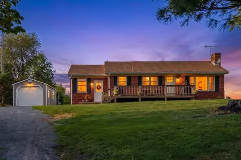 7827 N Lee Hwy N, Raphine, VA 24472