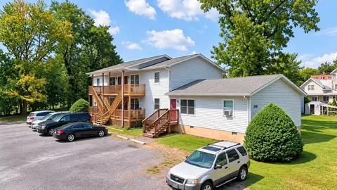 210 E Locust St E, Woodstock, VA 22664