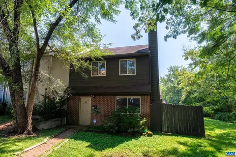 147 Woodlake Dr, Charlottesville, VA 22901