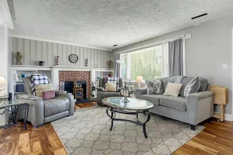 Living - 248 Stuart Ave, Stuarts Draft, VA 24477 photo 3 of 4