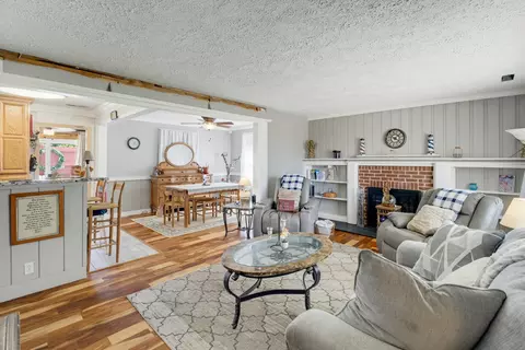 Living - 248 Stuart Ave, Stuarts Draft, VA 24477 photo 2 of 4