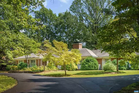 490 Oak Cir, Charlottesville, VA 22901