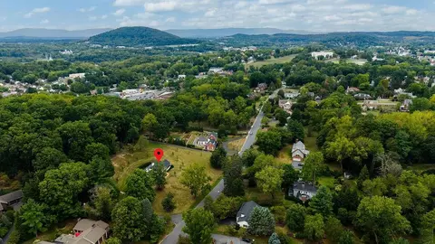 1431 Dogwood Rd, Staunton, VA 24401