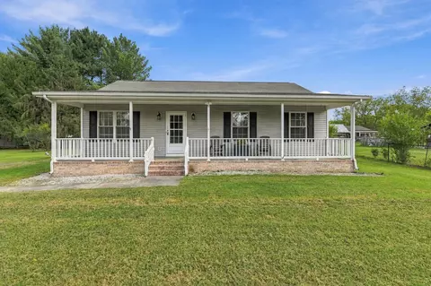 402 4th St, Grottoes, VA 24441