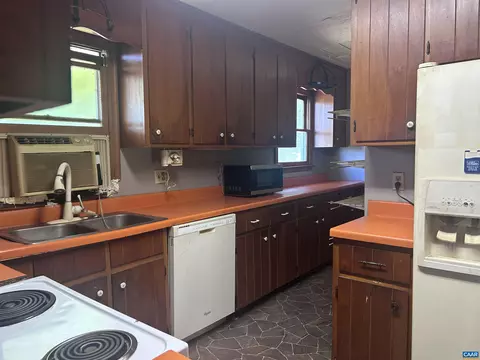 Kitchen - 301 Dulaney Mountain Rd, Madison, VA 22727 photo 1 of 1