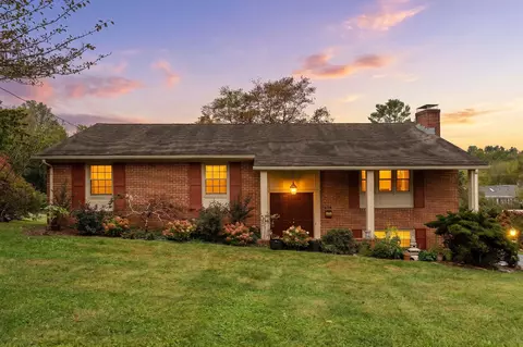 725 Ridgewood Rd, Waynesboro, VA 22980