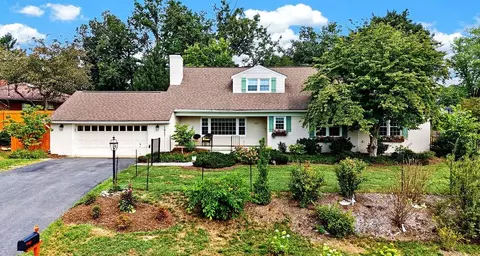 1817 Cherokee Rd, Waynesboro, VA 22980