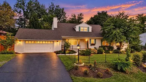 1817 Cherokee Rd, Waynesboro, VA 22980