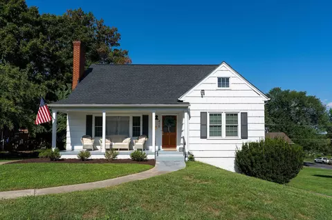 Exterior - 415 Cherry Ave, Waynesboro, VA 22980 photo 7 of 13