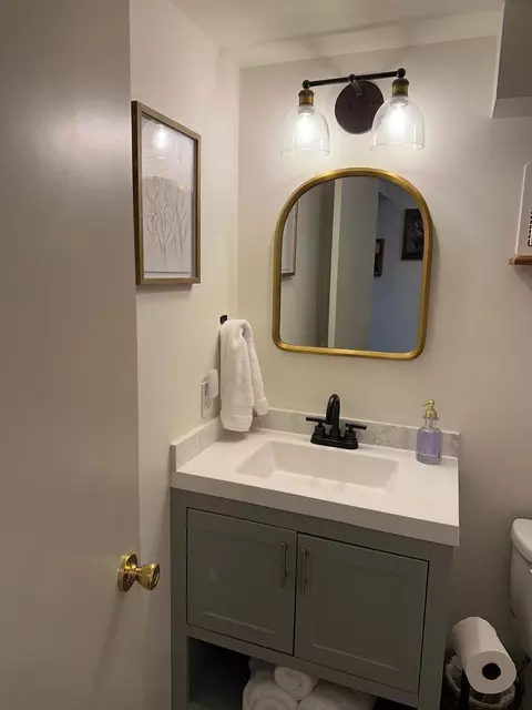 Bath - 415 Cherry Ave, Waynesboro, VA 22980 photo 7 of 8