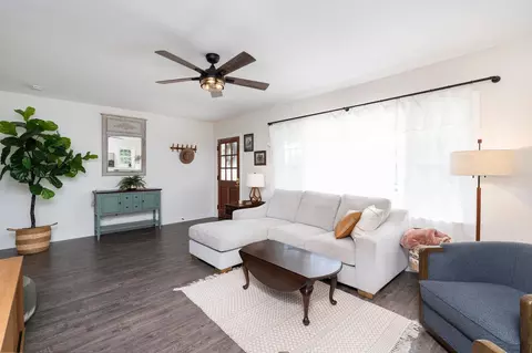 Living - 415 Cherry Ave, Waynesboro, VA 22980 photo 4 of 8