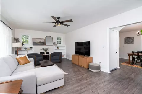 Living - 415 Cherry Ave, Waynesboro, VA 22980 photo 5 of 8
