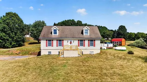 Exterior - 17 Killdeer Ln, Stuarts Draft, VA 24477 photo 4 of 11