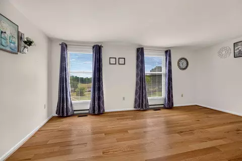 Living - 17 Killdeer Ln, Stuarts Draft, VA 24477 photo 4 of 5