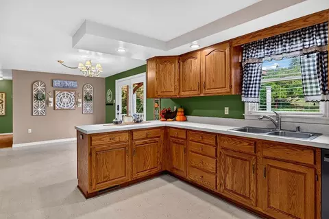 Kitchen - 17 Killdeer Ln, Stuarts Draft, VA 24477 photo 4 of 6