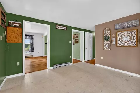 Entry Way - 17 Killdeer Ln, Stuarts Draft, VA 24477 photo 4 of 6